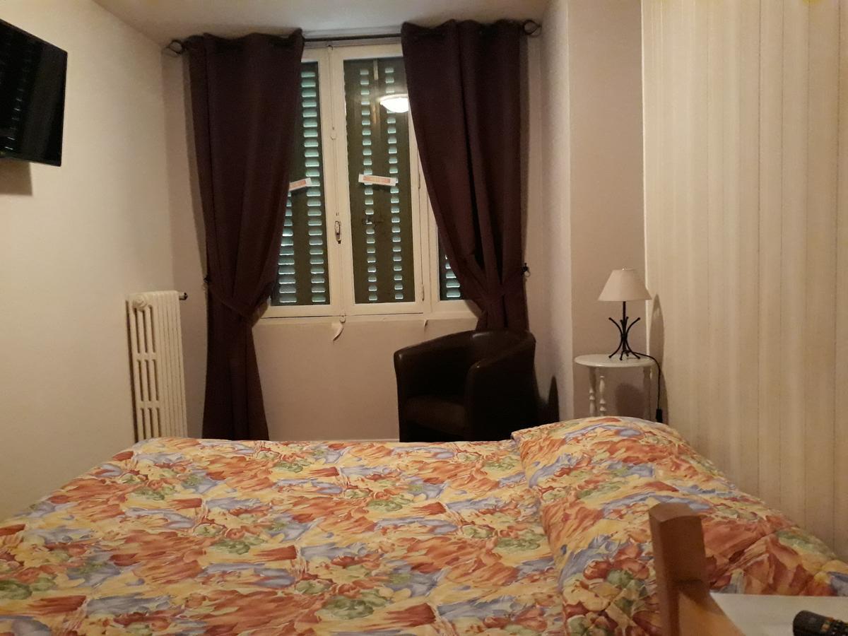 La Caravelle Hotel Riom Buitenkant foto